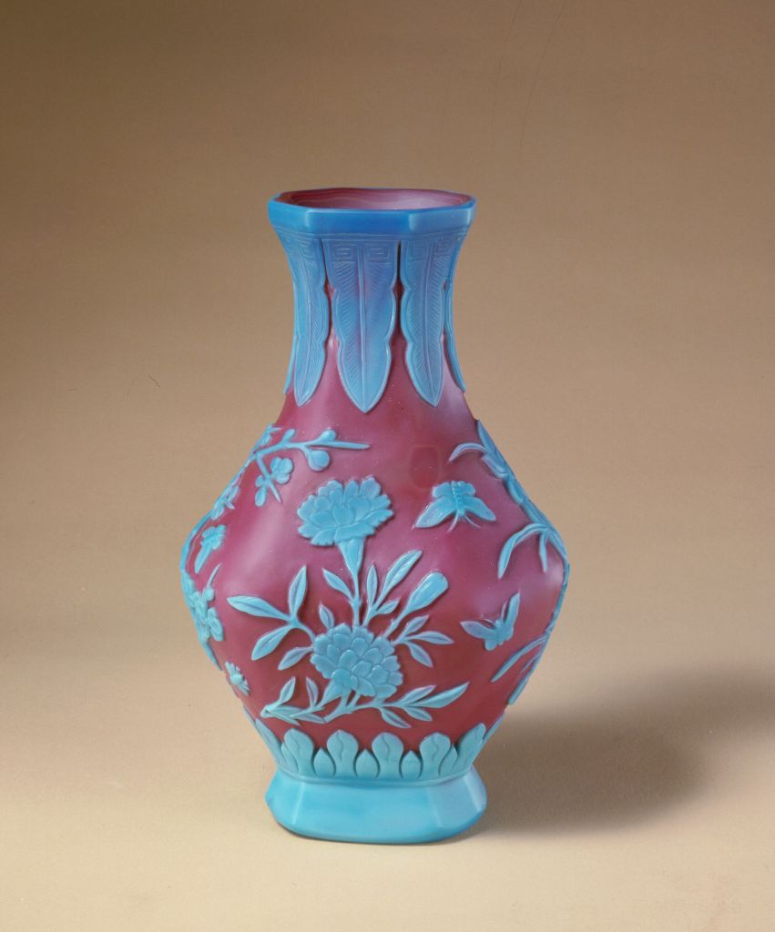 图片[1]-Qianlong cowpea red set blue glass butterfly vase-China Archive